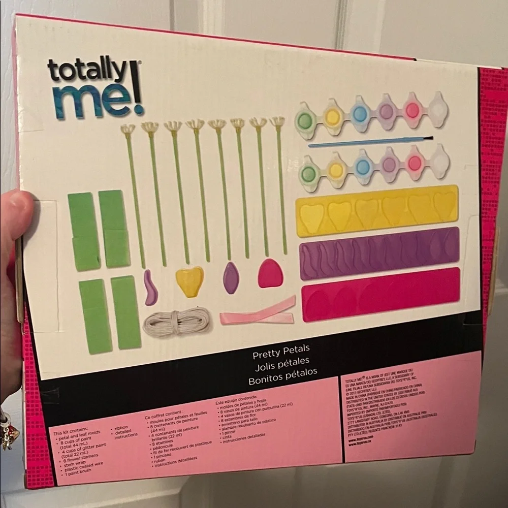 Totally Me! Pretty Petals Craft Kit - Multicolor